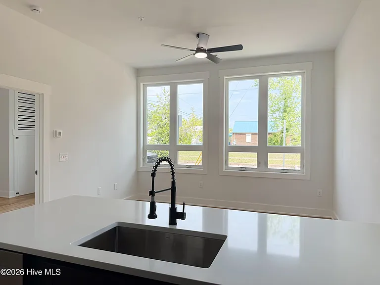 720 Castle St #202 — Photo 9