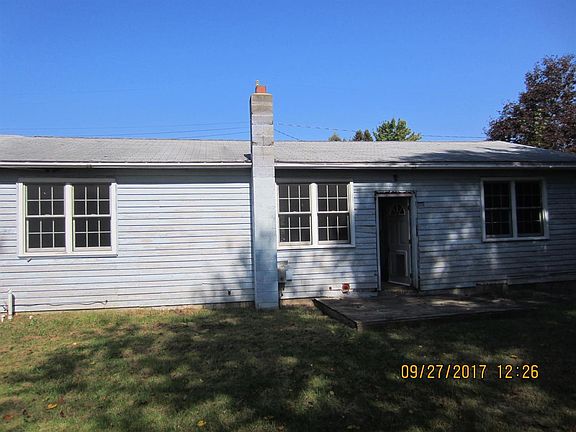 3rd image of 146 Johnston Cir