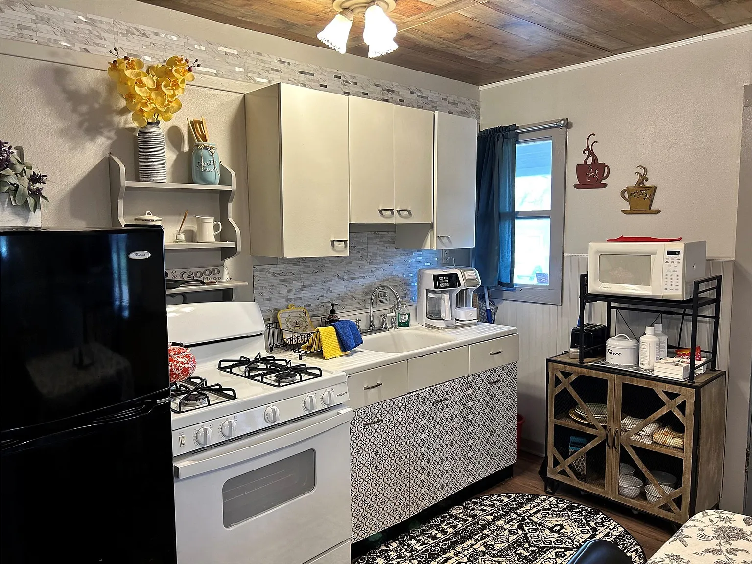 1 bed, 1.0 bath, 280 sqft, $895 — Photo 3