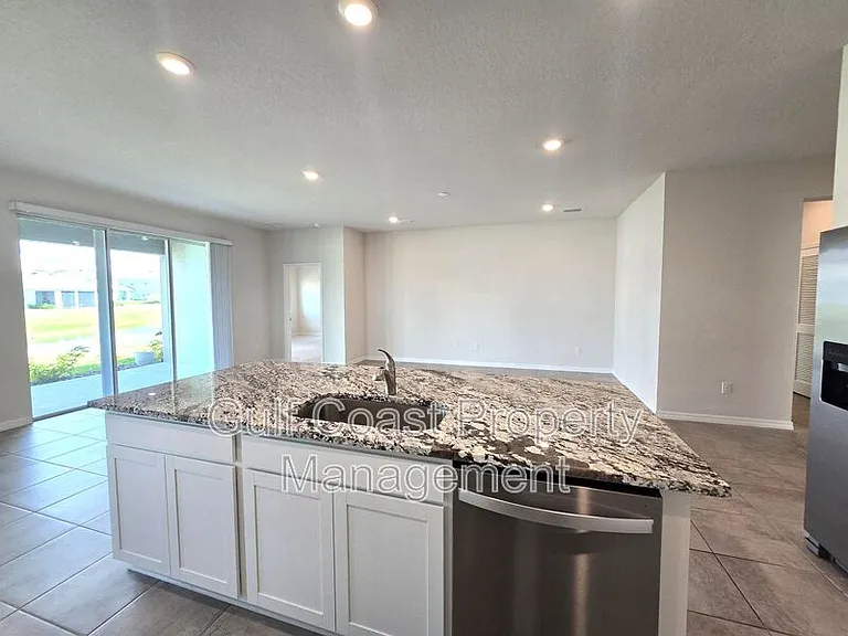 611 160th St E — Photo 5