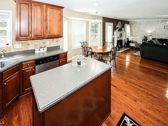 3rd image of 1610 Highland Oaks Way