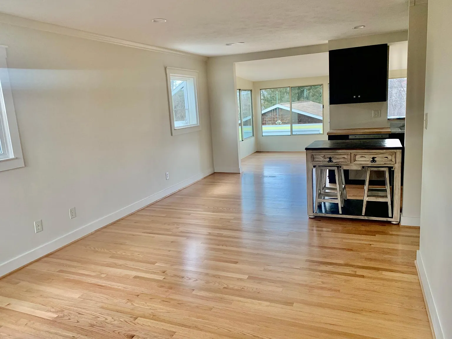 129 Logan Ave — Photo 3