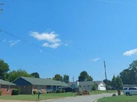 Exterior Neighborhood (street photo)