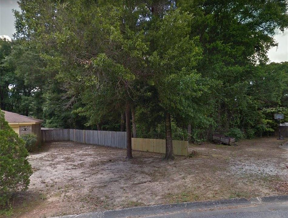 2nd image of 6537 Colonade Cir