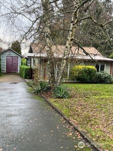 10719 Phinney Avenue N, Seattle, WA, 98133