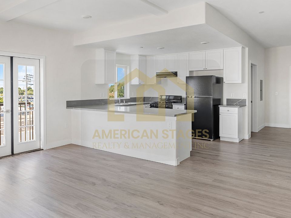 2nd image of 101 N Broadway St #315