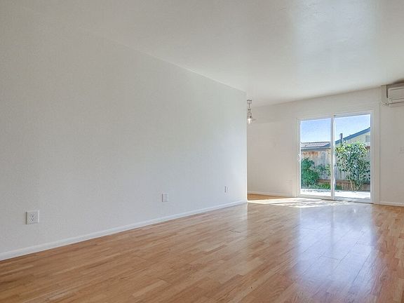 3rd image of 10248 Princess Sarit Way