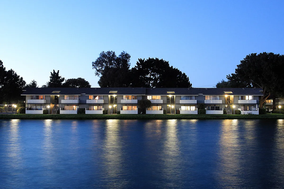 Building Photo - Sand Cove
