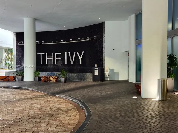 90 SW 3rd St APT 3706, Miami, FL 33130