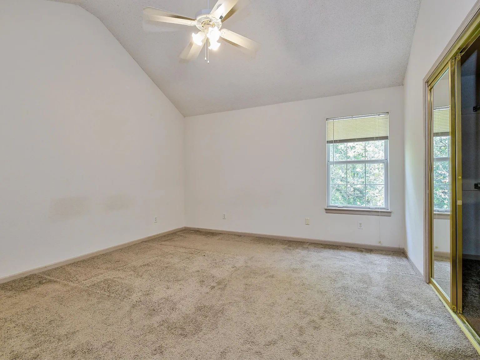2 bed, 2.5 bath, 1300 sqft, $1,295 — Photo 3