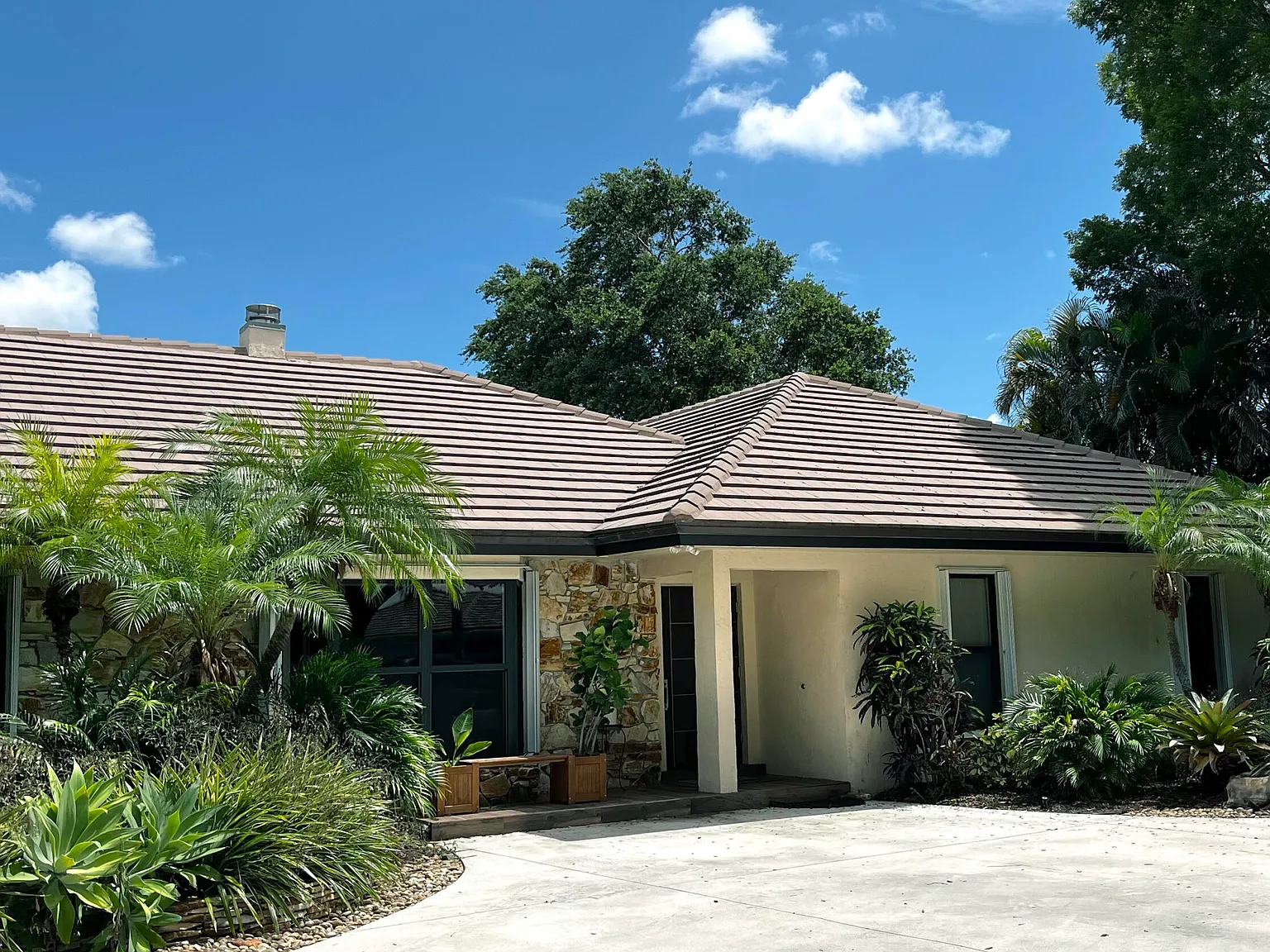 5 bed, 3.0 bath, 4336 sqft, $12,000 — Photo 1