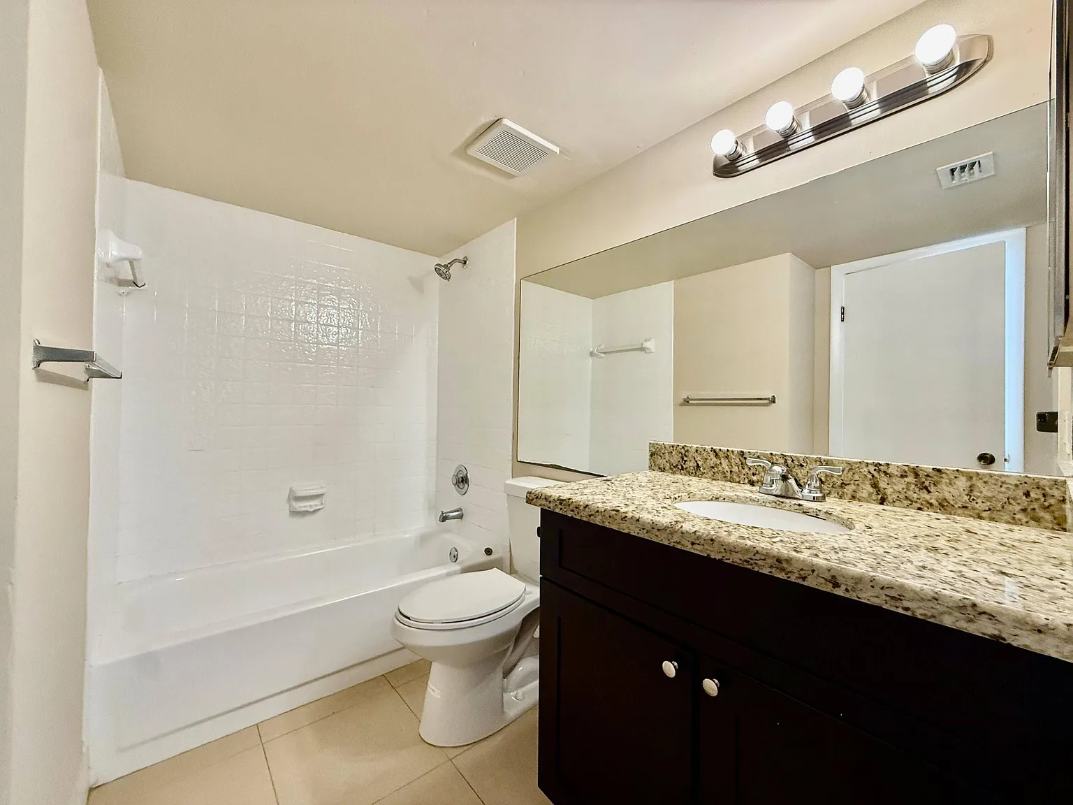 1 bed, 1.0 bath, 700 sqft, $1,750 — Photo 3