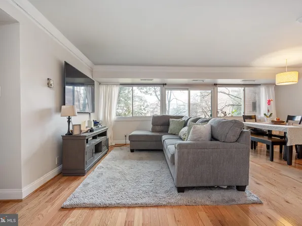 401 N Armistead St APT 105, Alexandria, VA 22312