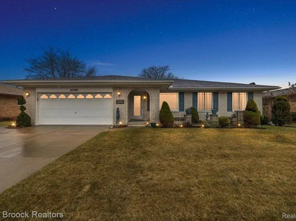 6288 Crescent Way Dr, Troy, MI 48085
