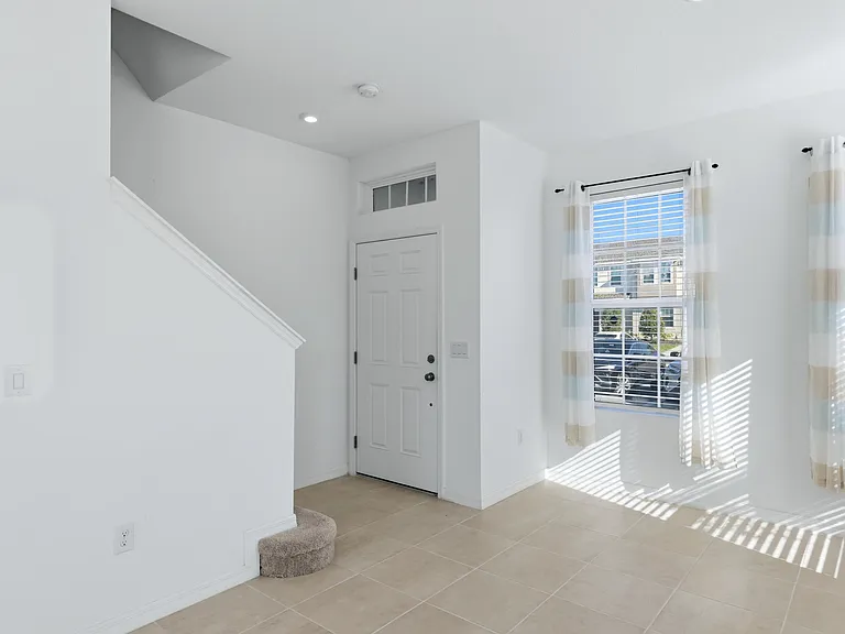 6135 Fairmont Ln — Photo 3