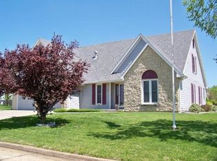 216 S Westview Ave, Chanute, KS 66720