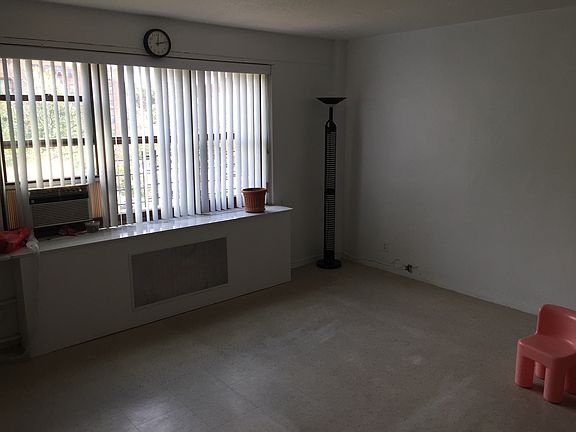2nd image of 65-22 Parsons Blvd #4FL
