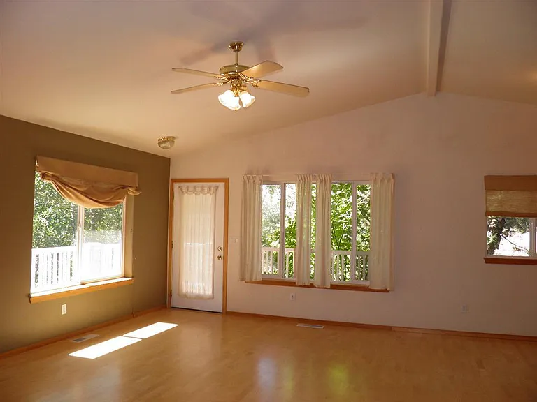 1496 NW Portland Ave — Photo 10