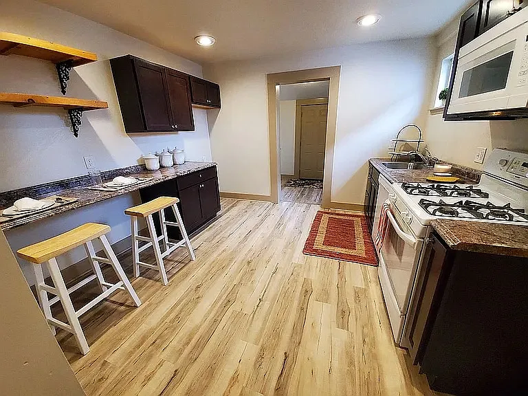 113 E Velma Ave — Photo 6