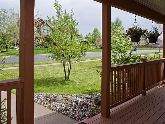 4th image of 215 Mactavish Ln