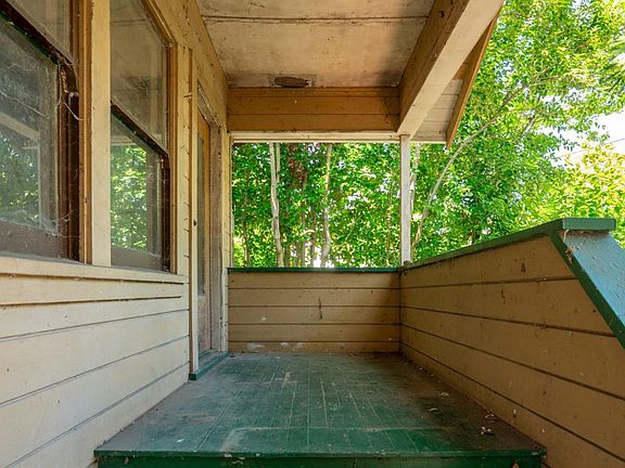 4th image of 109 Oak Knoll Avenue