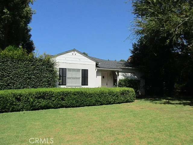 471 Woodward Blvd — Photo 1