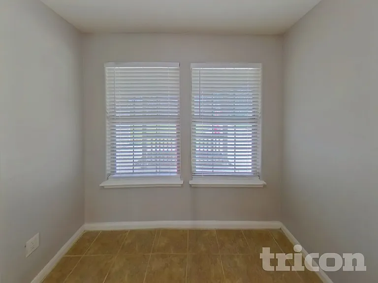 10951 Royal Forest Dr — Photo 5