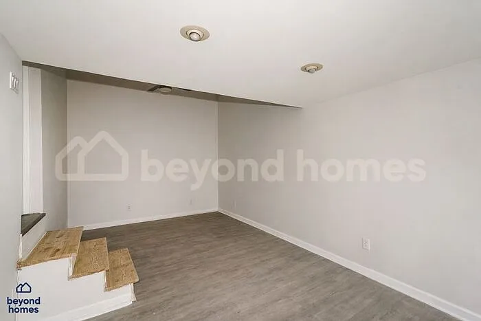 916 Julian Rd — Photo 14
