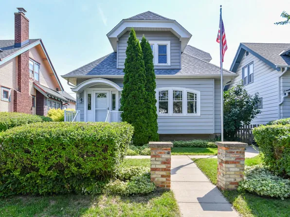 1800 North 52nd STREET, Milwaukee, WI 53208