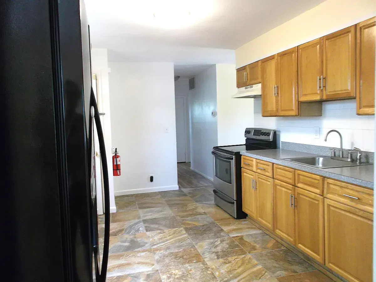 3 bed, 1152 sqft, $2,600 — Photo 3