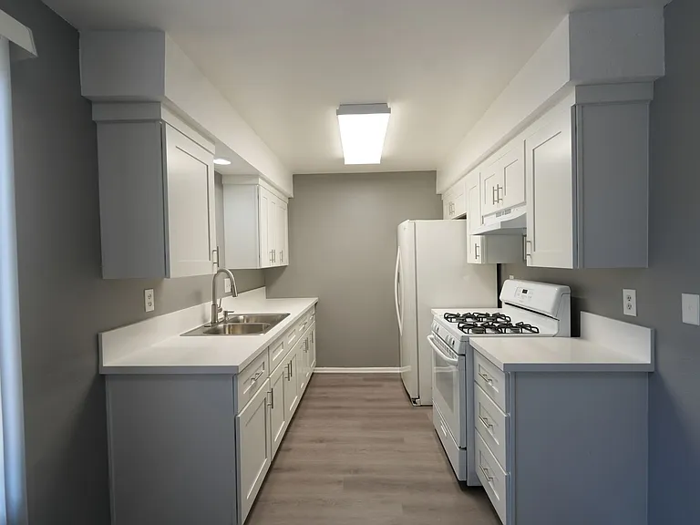 141 W Lambert Rd — Photo 12