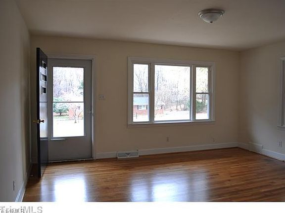 4th image of 1784 Prescott St
