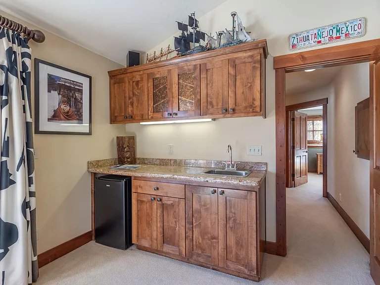 Wet Bar in Family Room/4th Bdrm