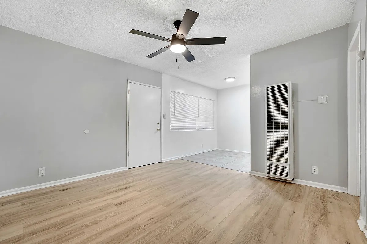 Building Photo - 1114 W 117th St