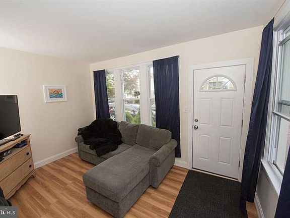 5th image of 204 Matthes Ave
