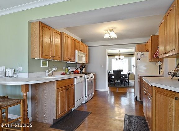 3rd image of 525 S Warren Ave