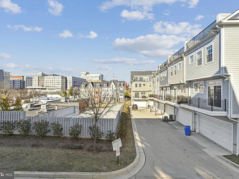 67 Linden Pl — Photo 4