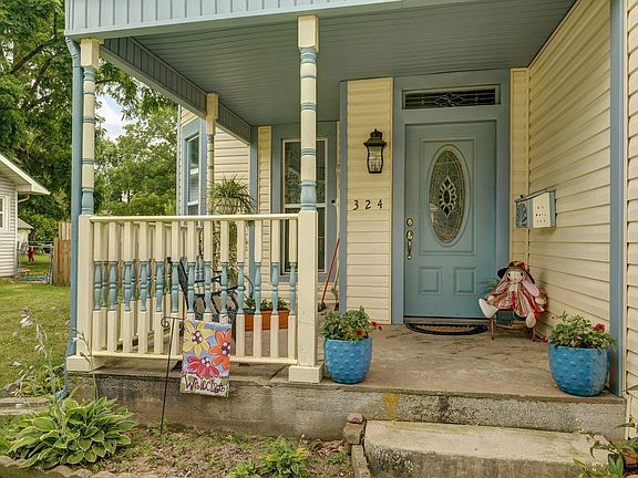 324 W Cherry St-4