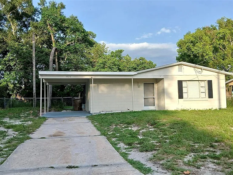 930 Emerald Dr — Photo 2