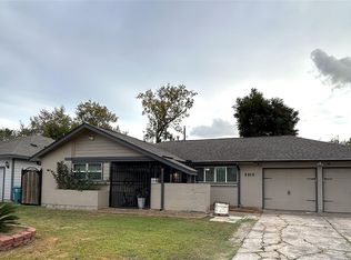 5919 Heatherbrook Dr, Houston, TX 77085