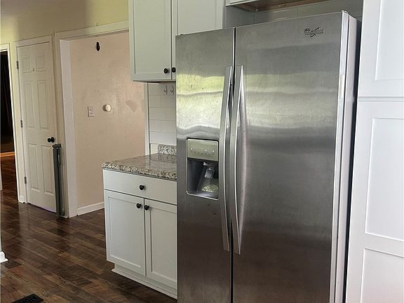 5th image of 85 Estelle Ave