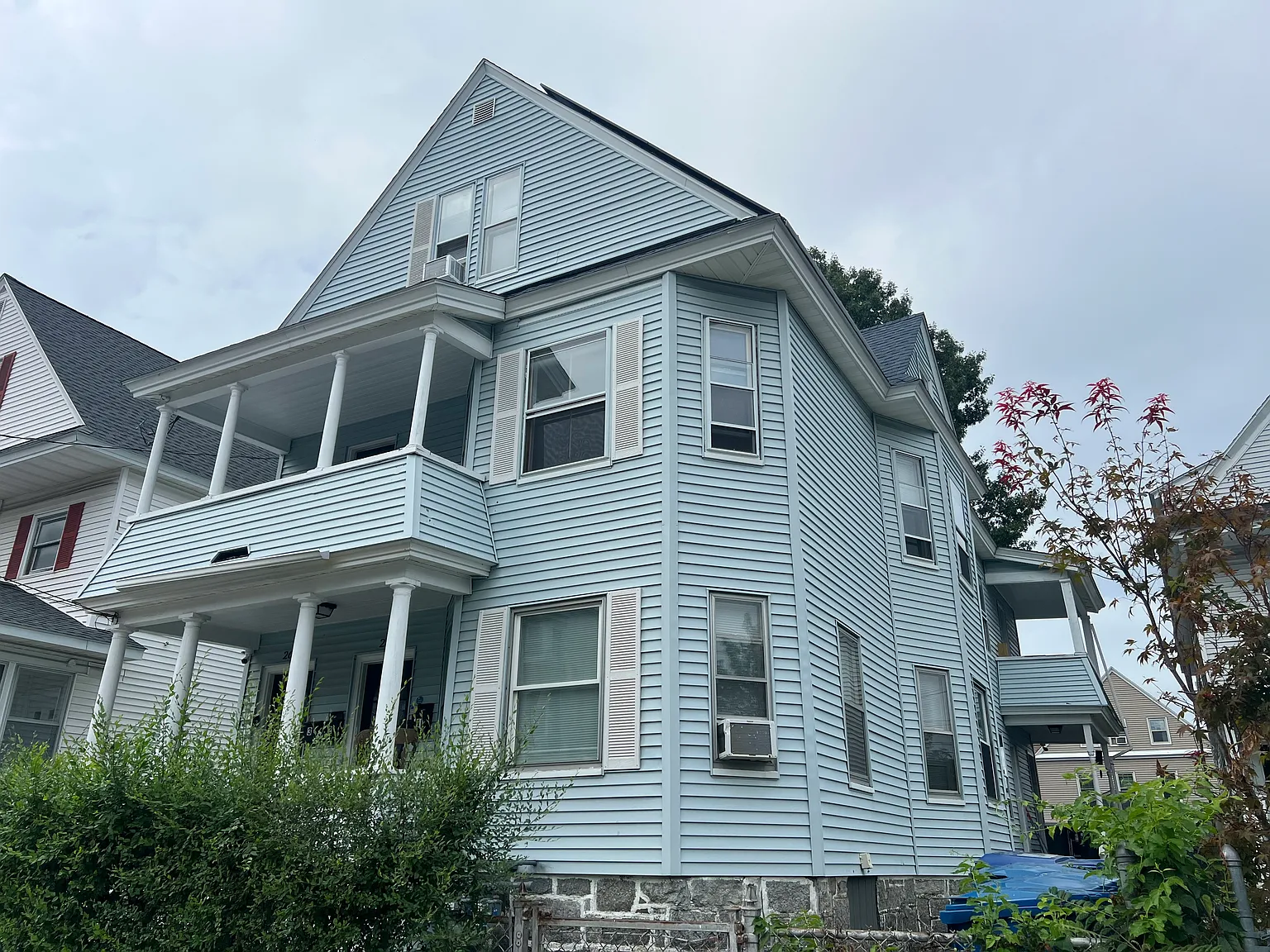 3 bed, 1300 sqft, $2,700 — Photo 1