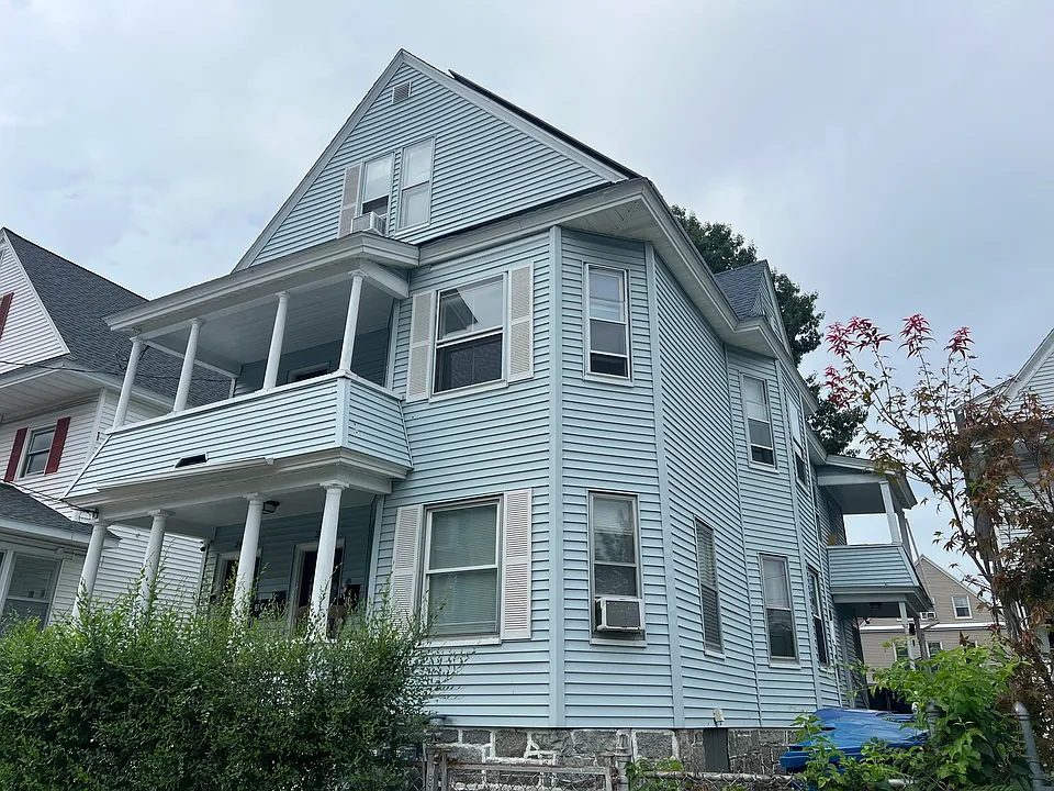 264 Bailey St #2