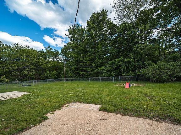 3rd image of 123 Hull Dr