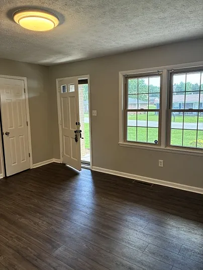406 Caramel Dr — Photo 3