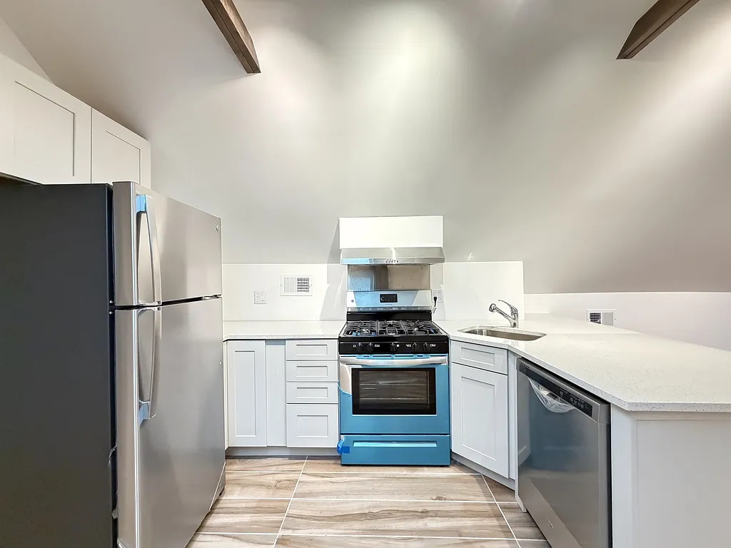 1 bed, 1000 sqft, $2,200 — Photo 4