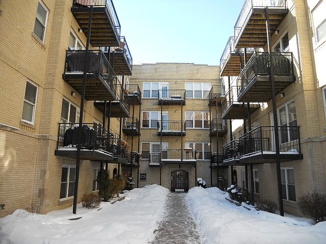 1st image of 4020 N Albany Ave #B-2