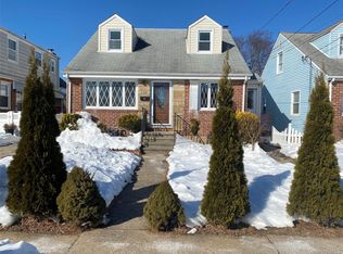 216 Raff Ave, Mineola, NY 11501