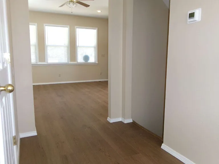 2429 E Monument St — Photo 17