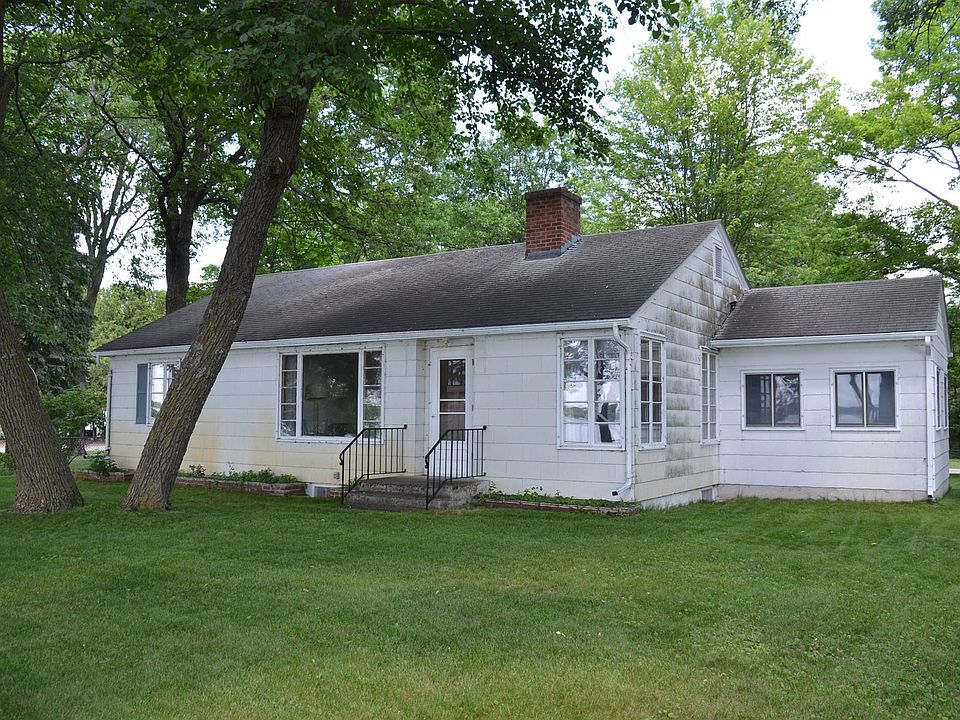 1st image of 403 Detroit Lakes Blvd